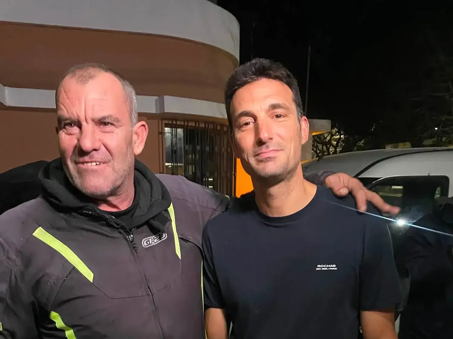 De Necochea a Pujato: cumplió el sueño de que Scaloni le firmara la moto y ahora va por Messi