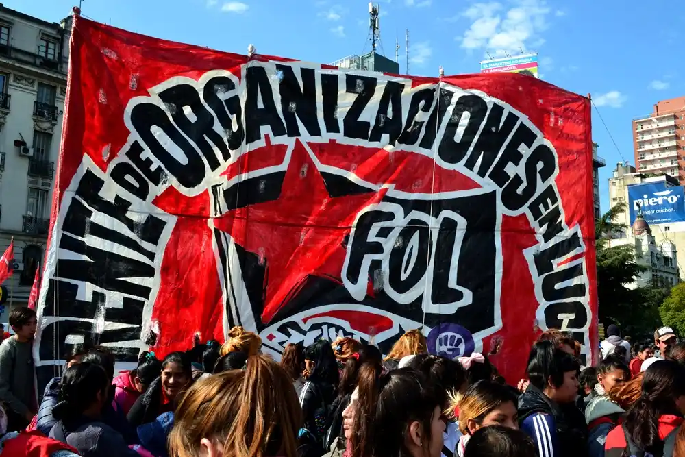 Los movimientos sociales desafían a Alberto Fernández y se declaran en "estado de alerta"