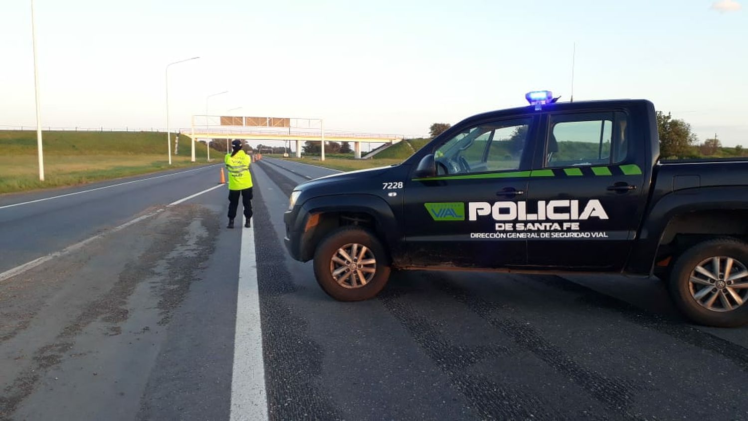 Tránsito: se registran cortes en la Autopista y otras rutas anegadas