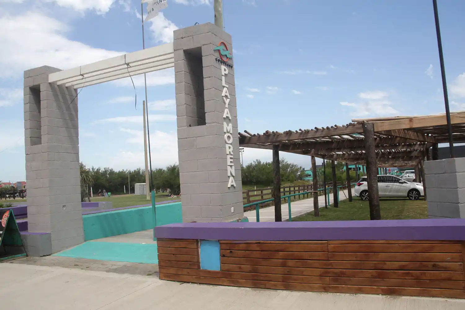 El estacionamiento. Del balneario donde ocurrieron los violentos incidentes a fines de 2023