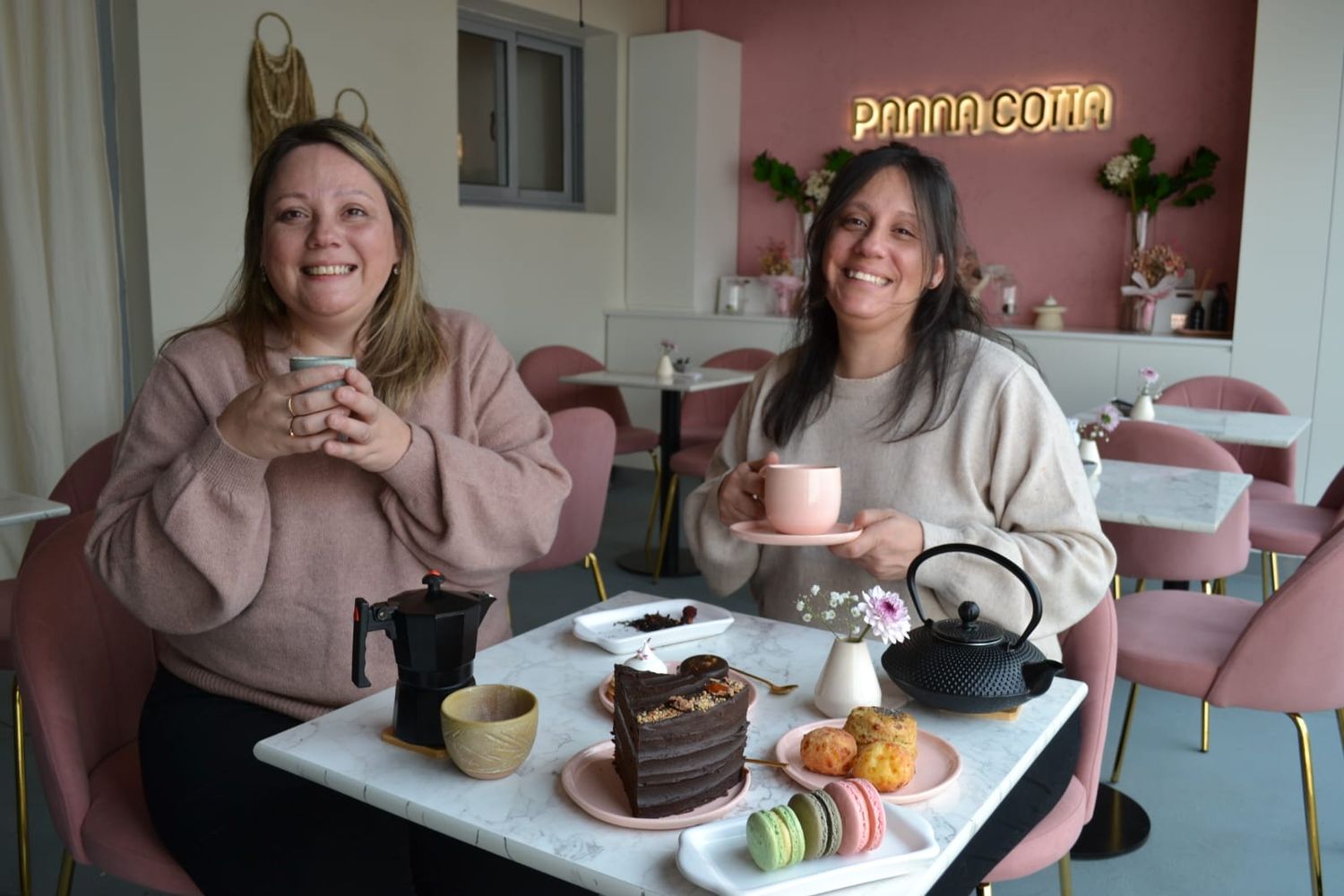 “Nuestra idea siempre fue la de poder ofrecer algo rico, en un espacio lindo y de manera original. Por eso invitamos a todos a pasar un lindo momento”, aseguraron las hermanas María Laura y María Fernanda Peralta