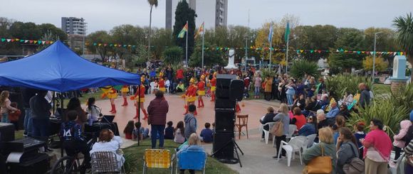 La Plaza España fue una fiesta con la Feria de Abril