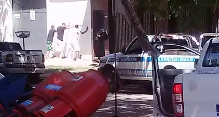 Tras persecución por el centro, detuvieron a tres nicoleños y secuestraron un auto robado