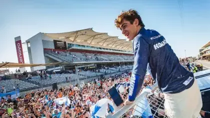 Colapinto junto con sus fanaticos el año pasado