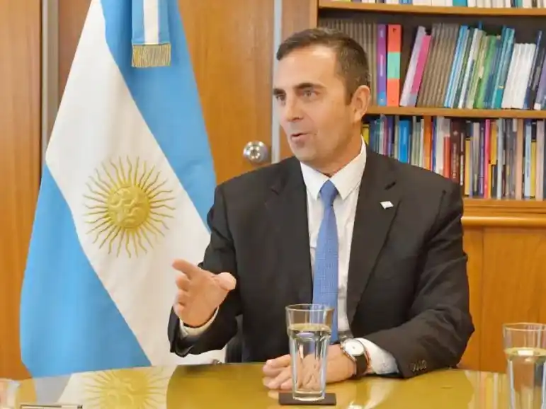 El Gobierno niega recortes y advierte que un paro “no sería bien recibido”