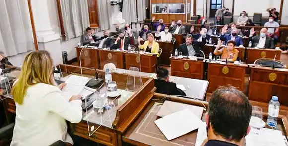 Postura al respecto de la vigencia de las  instituciones democráticas en la provincia