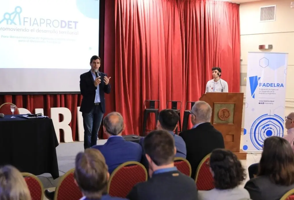 Viotti en el Encuentro Internacional de Agencias de Desarrollo 2025 realizado en el Centro Comercial e Industrial