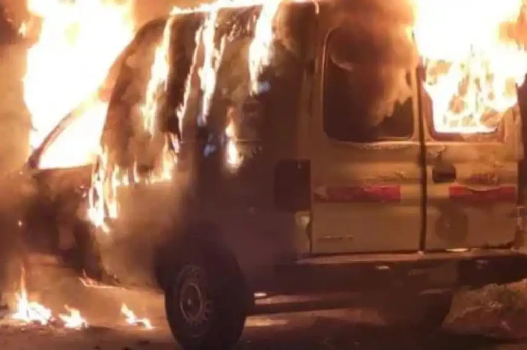 San Lorenzo: se incendió un automóvil y quedó consumido por las llamas