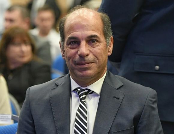 López cruzó a Cañete: “No es normal un sueldo de 16 millones y que contrate a su sobrina que vive en el exterior”