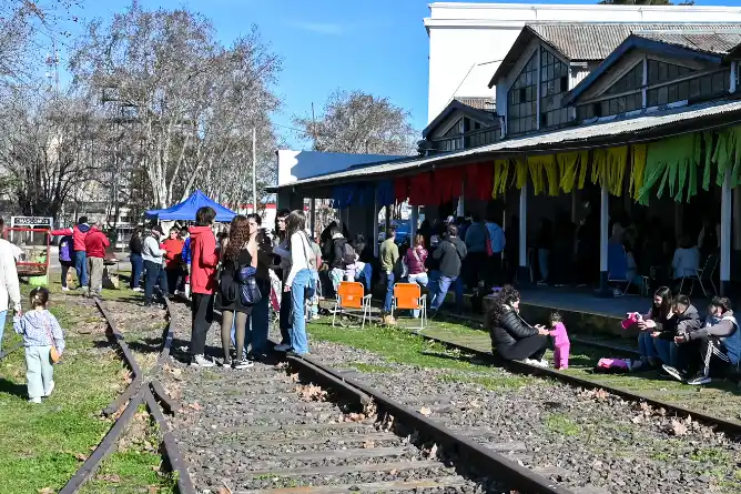 Estudiantes Secundarios: El Festival FES llenó de música y alegría a la Vieja Estación