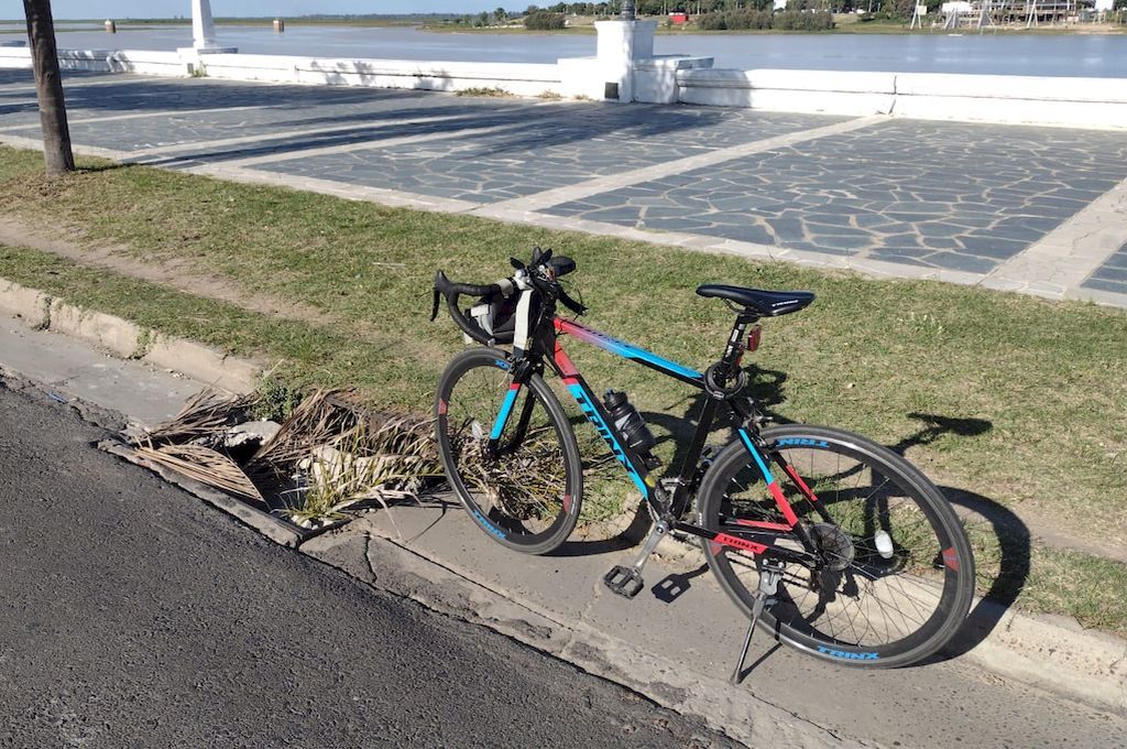 Peligro en la costanera santafesina: alertan por bocas de tormenta sin tapa