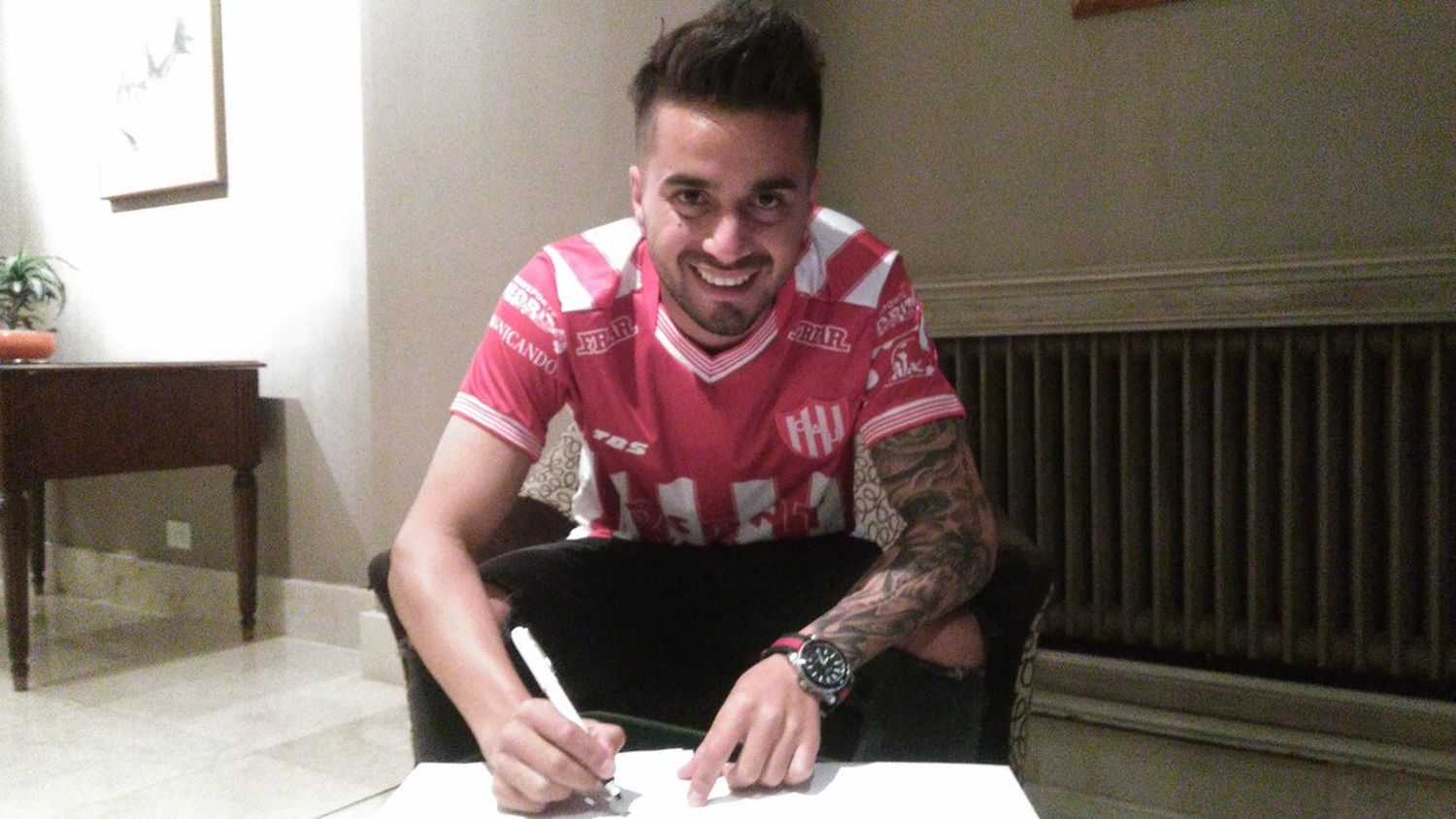 Droopy Gómez firmó su contrato con Unión