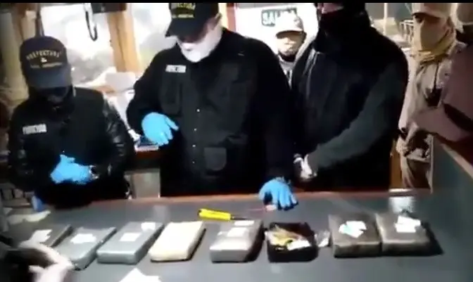 Chubut: Secuestran 8 paquetes con cocaína de máxima pureza en Puerto Madryn "pescados" en un barco