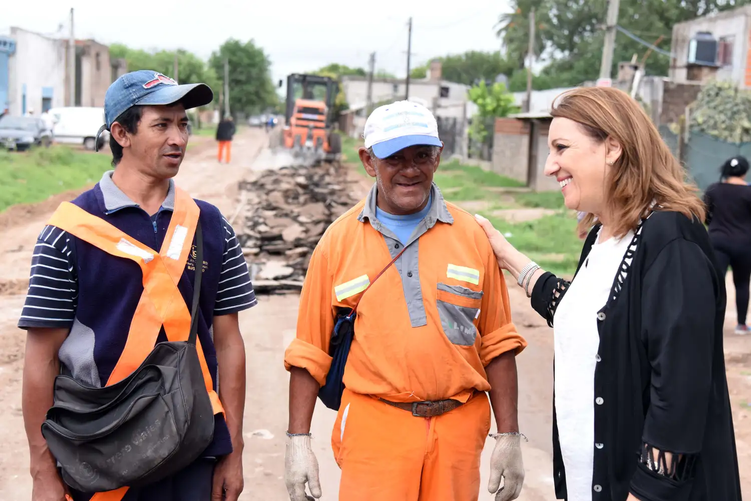 Mónica Fein supervisó obras en barrios La Palmera y Godoy Oeste