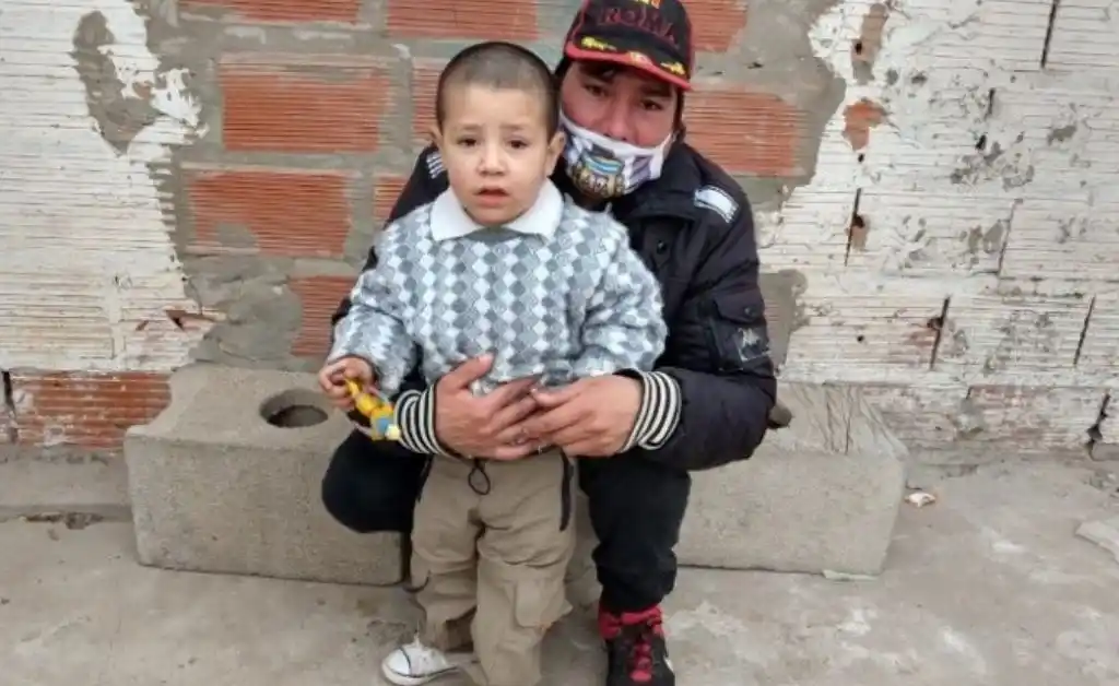 Rosario: piden ayuda para niño que perdió su implante coclear y “está dejando de hablar”