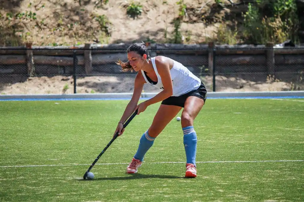 Inés Delpech, en Uruguay con Las Leonas
