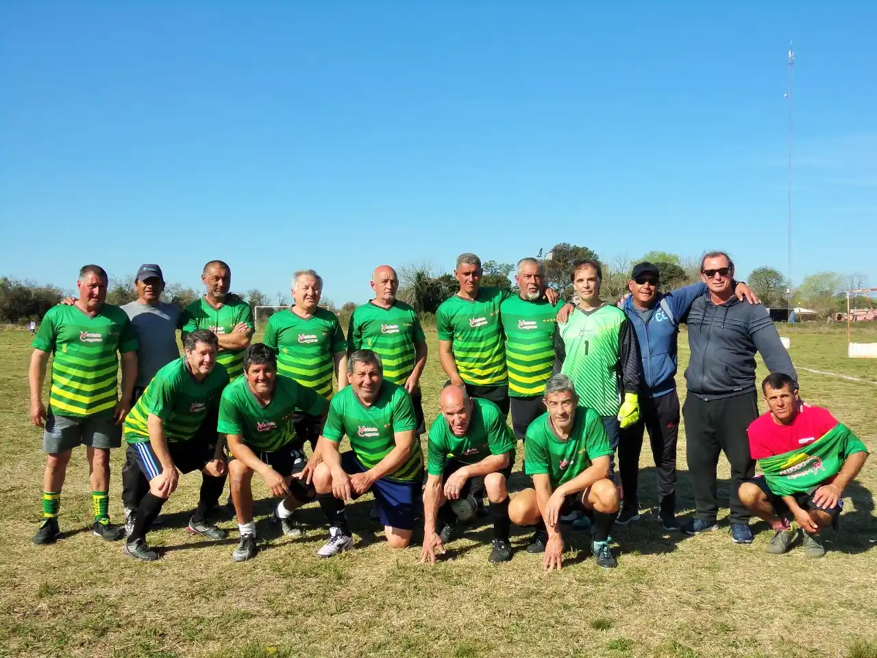 Este es el equipo del Club Atlético Urquiza en la categoría Senior. Varias caras conocidos y algunos jugadores que hicieron historia en el fútbol gualeguayense. El pasado sábado golearon a Parque España por 4-0.