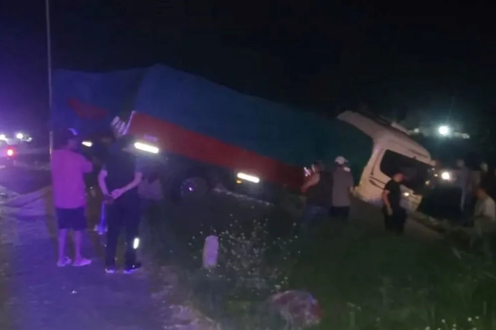 El chofer resultó con lesiones leves, aunque por prevención fue hospitalizado. Foto: Gentileza