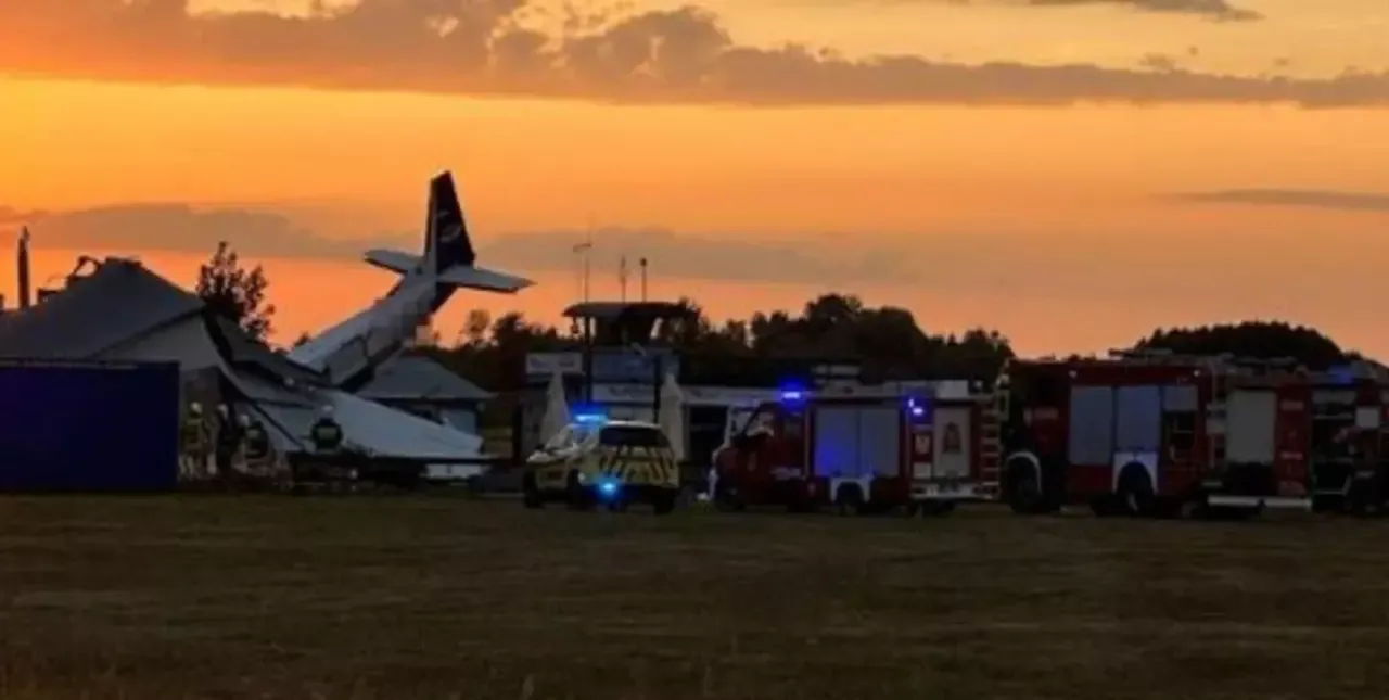 Polonia: muertos y heridos tras estrellarse una avioneta contra un hangar