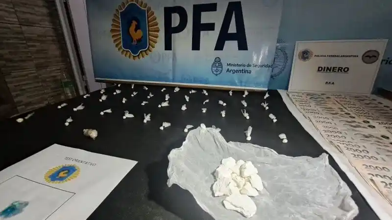 Detuvieron a cinco personas en Villa Gobernador Gálvez por venta de drogas.