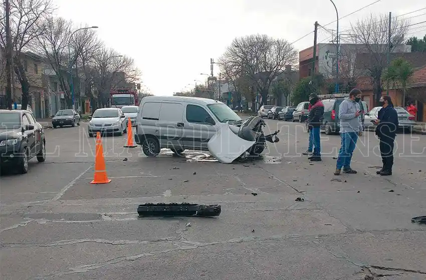 Rápido y furioso: lo chocó, bajó para golpearlo y se fugó