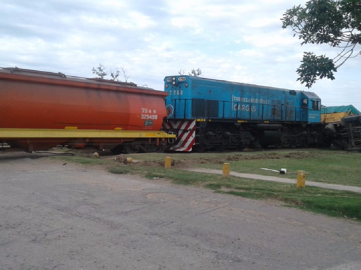 El tren embistió un camión en Devoto