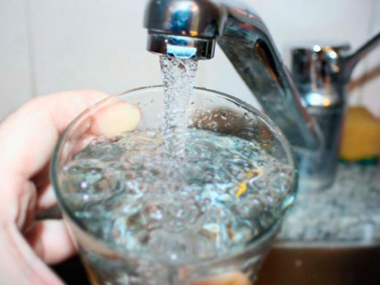 Confirman que el agua tiene olor y sabor extraño en Córdoba