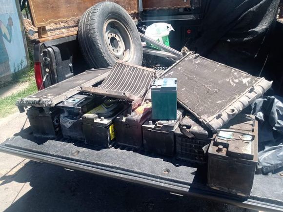 Retuvieron camioneta de compraventa ambulante de baterías y metales por falta de autorización municipal