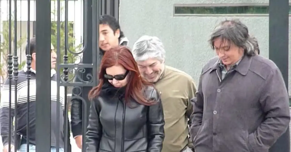 La causa investiga presuntos delitos de lavado de dinero, asociación ilícita y dádivas, en el marco de supuestas maniobras para redirigir fondos obtenidos de la corrupción hacia la familia Kirchner.