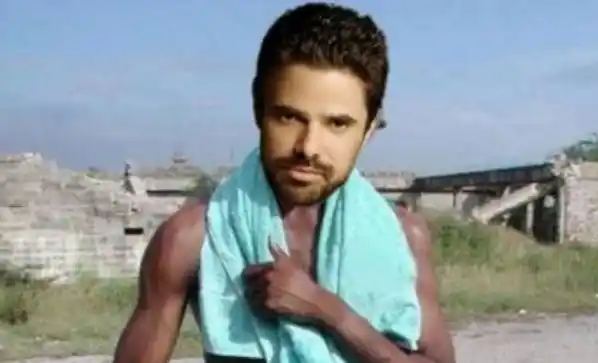 Los memes por las fotos de Luciano Castro desnudo