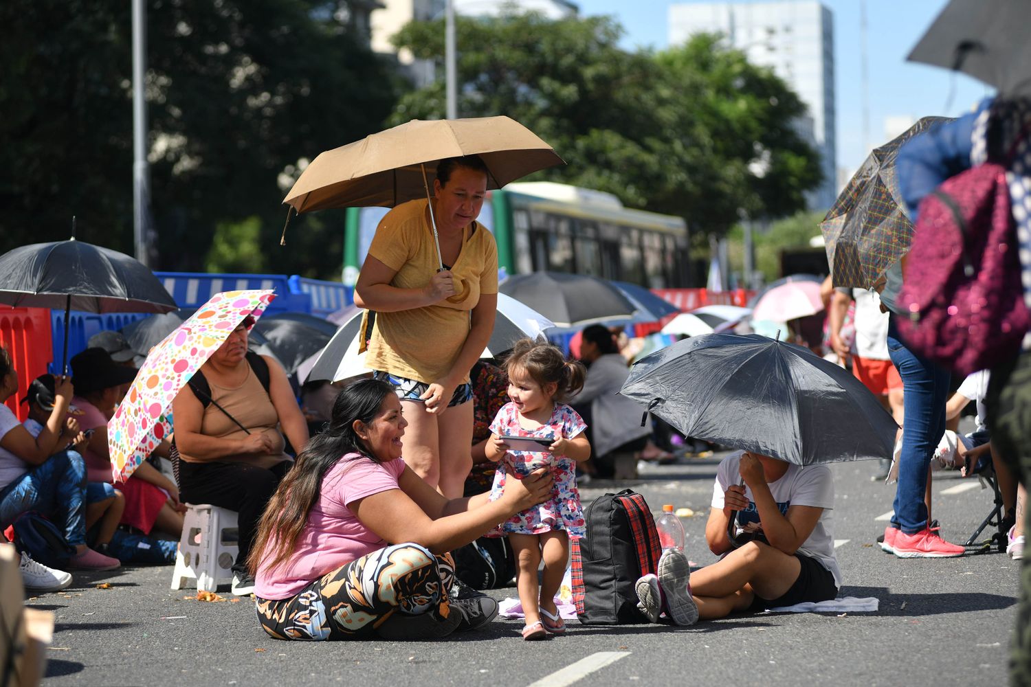 Organizaciones sociales siguen con el acampe en la 9 de Julio