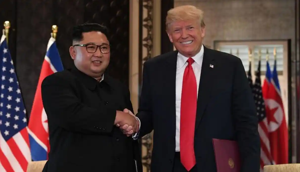 ¿Qué hay detrás del histórico apretón de mano entre Donald Trump y Kim Jong-un?