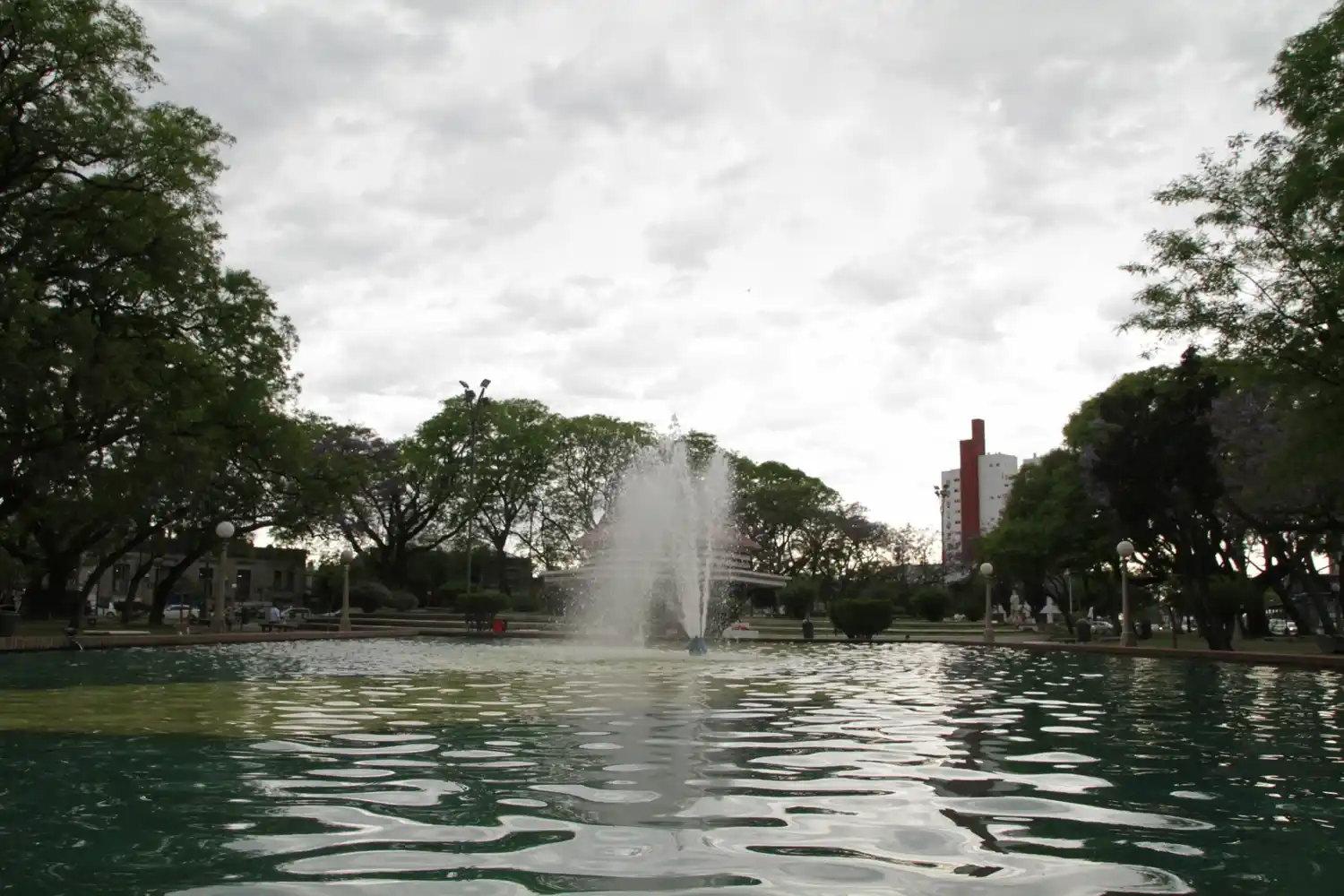 Viernes parcialmente nublado en la ciudad de Santa Fe