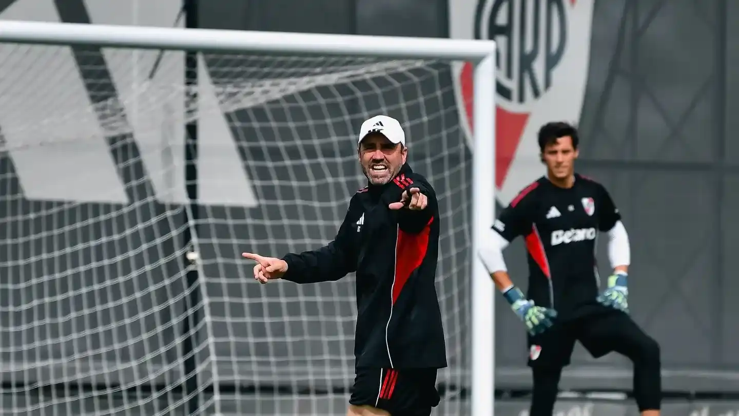 Coudet tiene su primer partido al frente de River.