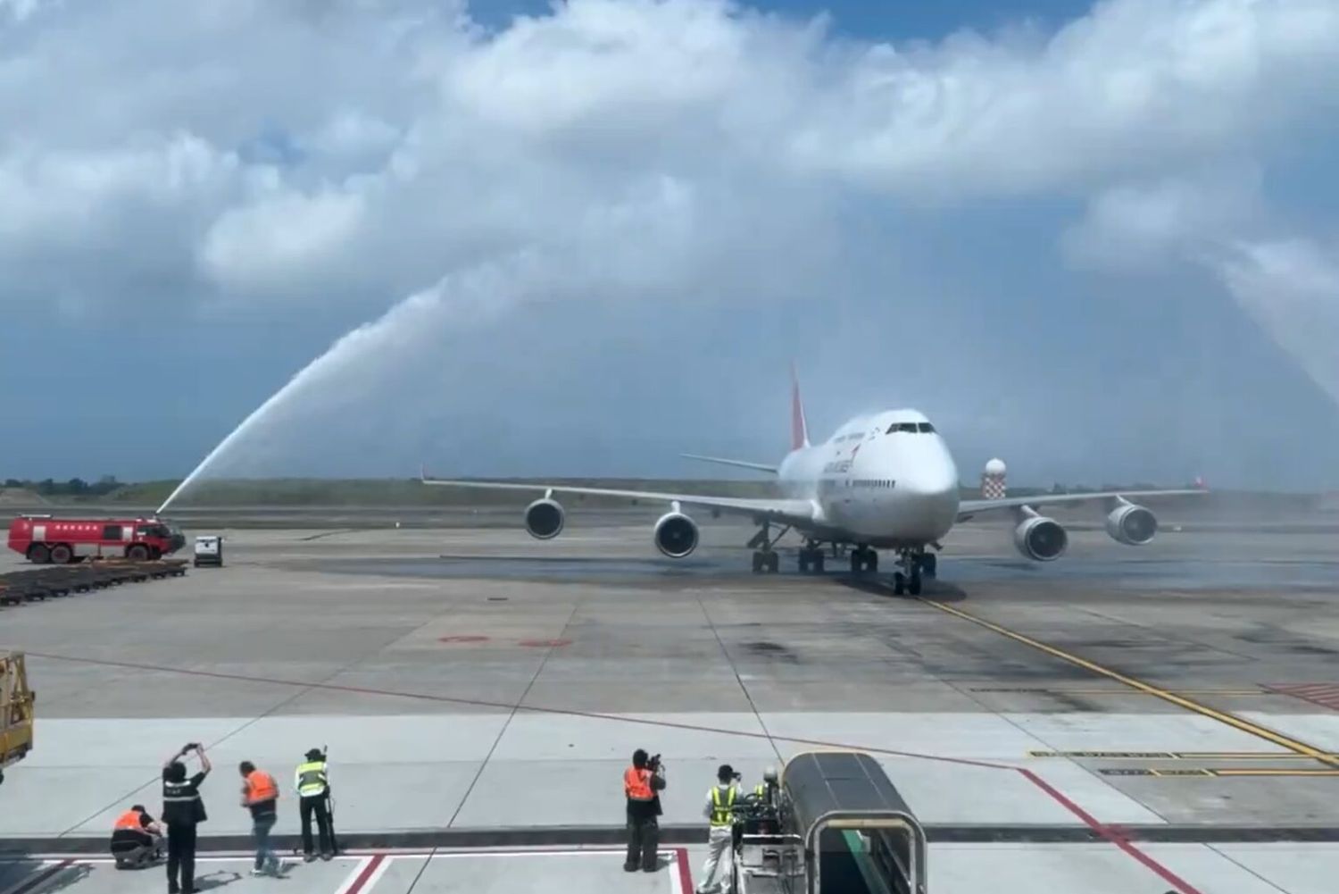 Asiana Airlines’ Last Boeing 747 Passenger Flight Lands in South Korea