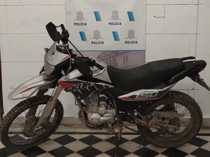 La moto fue robada en Necochea, y desde este martes la justicia ordenó el Secuestro Activo