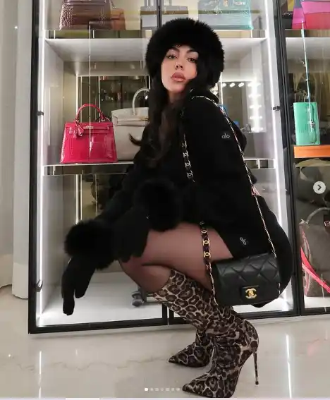 El bolso de Georgina vale más de 300.000 euros