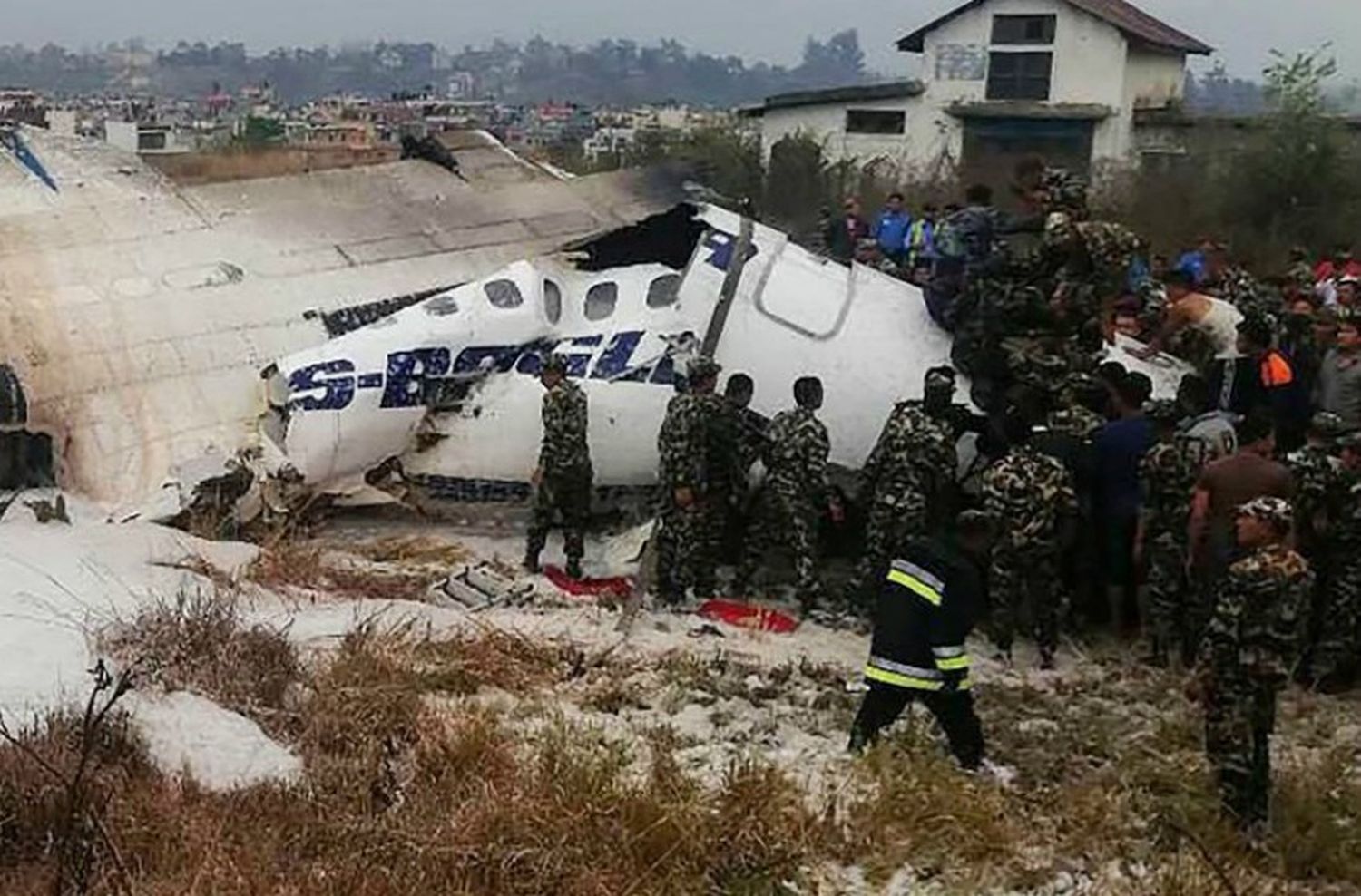 Se estrelló un avión y hay más de 50 muertos