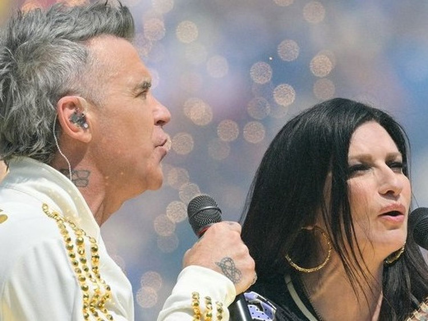 Laura Pausini y Robbie Williams lo dieron todo en el show del final del Mundial de Clubes