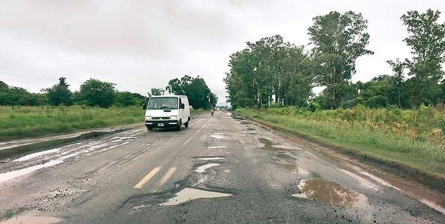 En distintos sectores de la traza hay baches de variada profundidad.