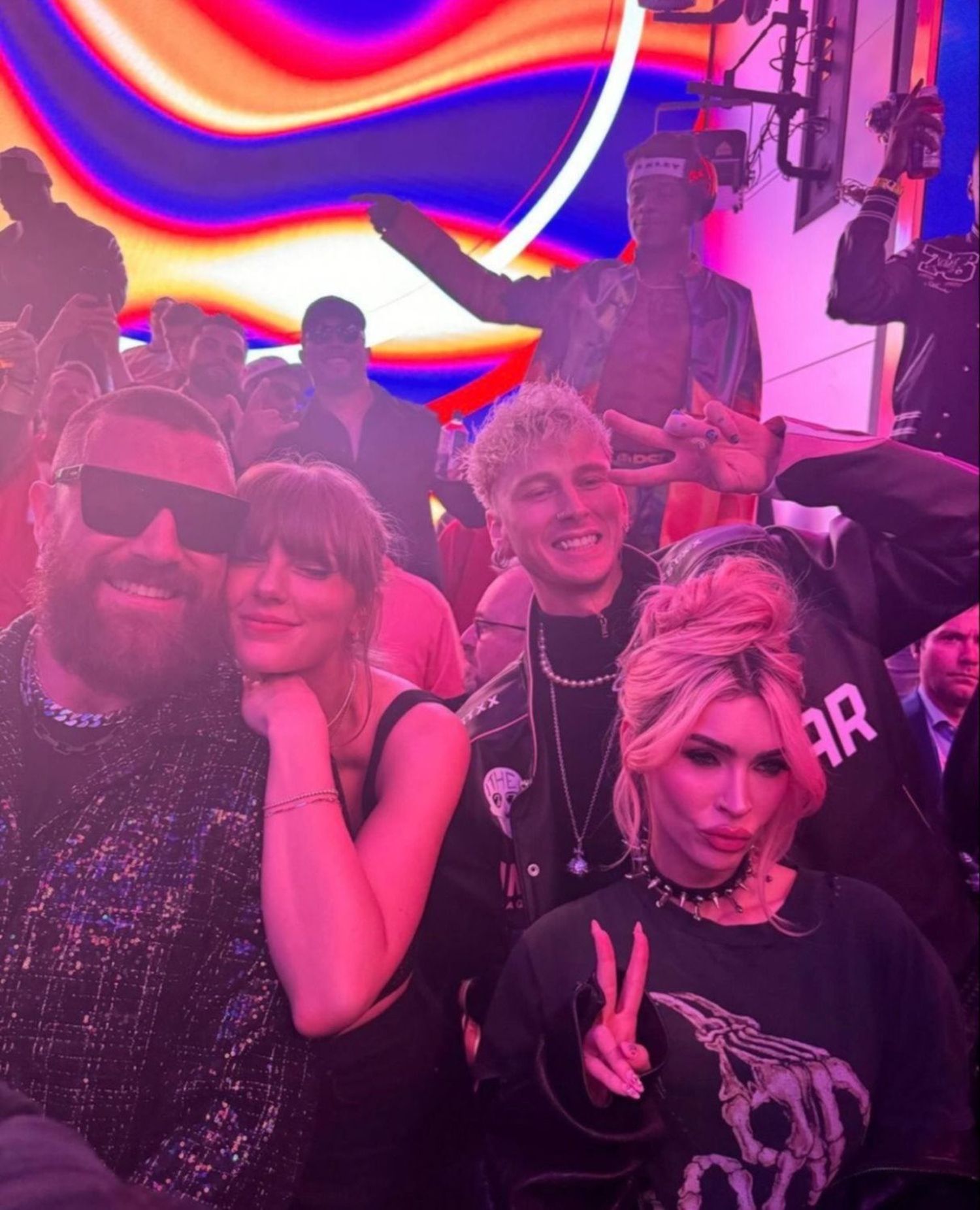 La foto de Taylor Swift y Travis Kelce con Megan Fox que generó polémica