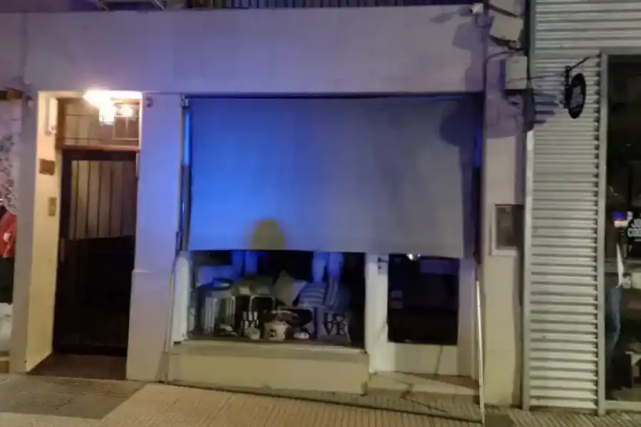 Quedó grabado: borracho acrobata provocando daños en comercios del microcentro de Reconquista