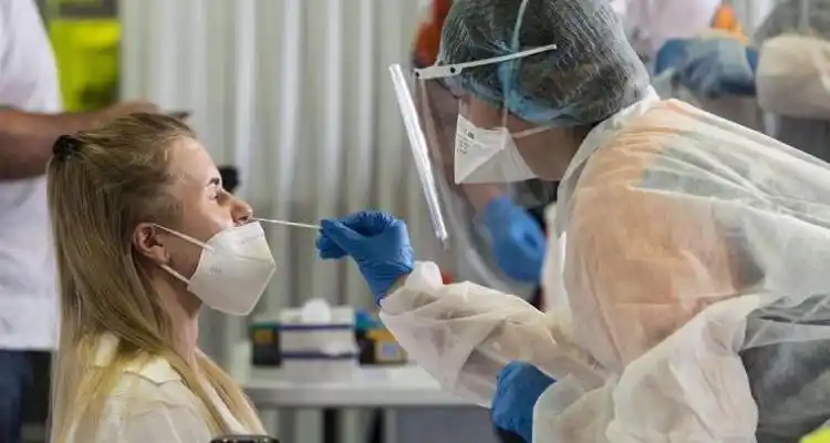 Coronavirus: reiteran que las obras sociales y prepagas están obligadas a cubrir hisopados y otras prestaciones