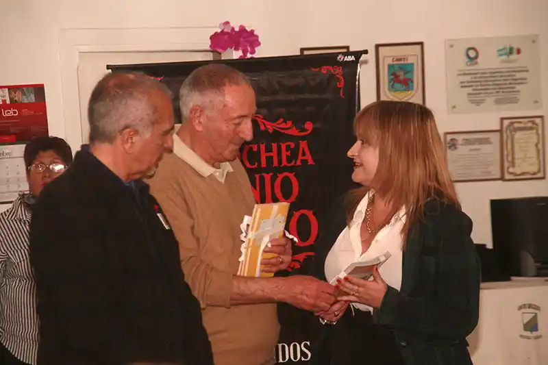 Canto, teatro y poesías en el encuentro cultural abruzzes