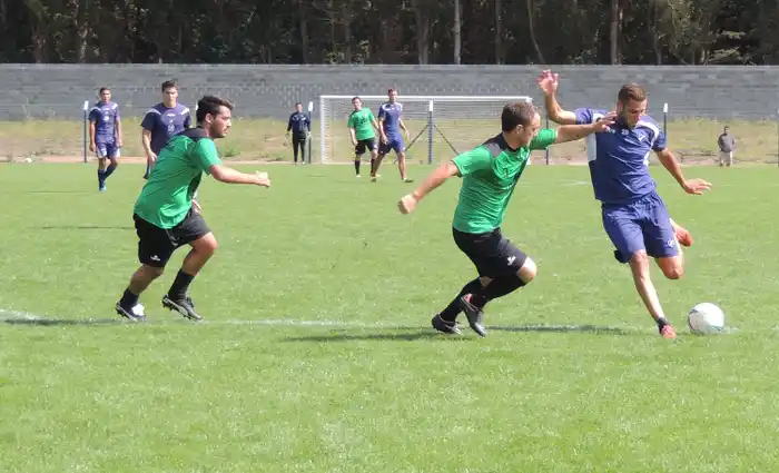 La primera local de Alvarado jugando con Excursionistas de Tandi. (Foto: Prensa Alvarado)