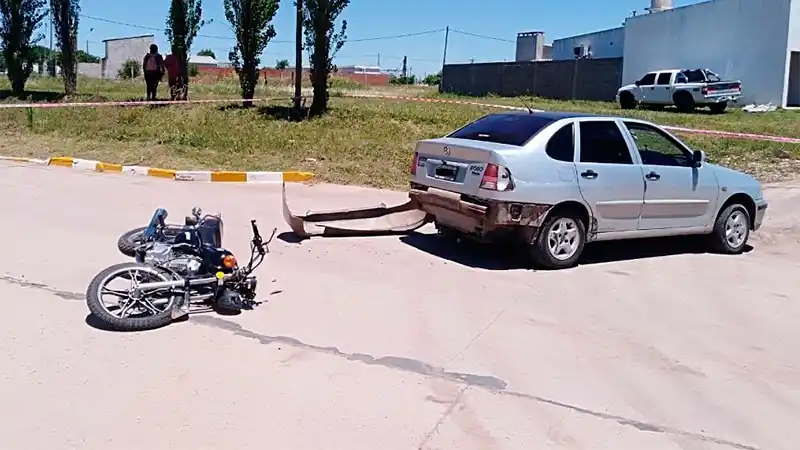 Colisionaron un automóvil y una moto