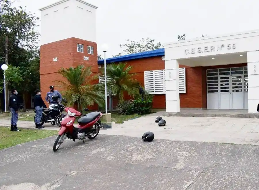 Dos sujetos que intentaban robar dos 
motos, fueron aprehendidos infraganti