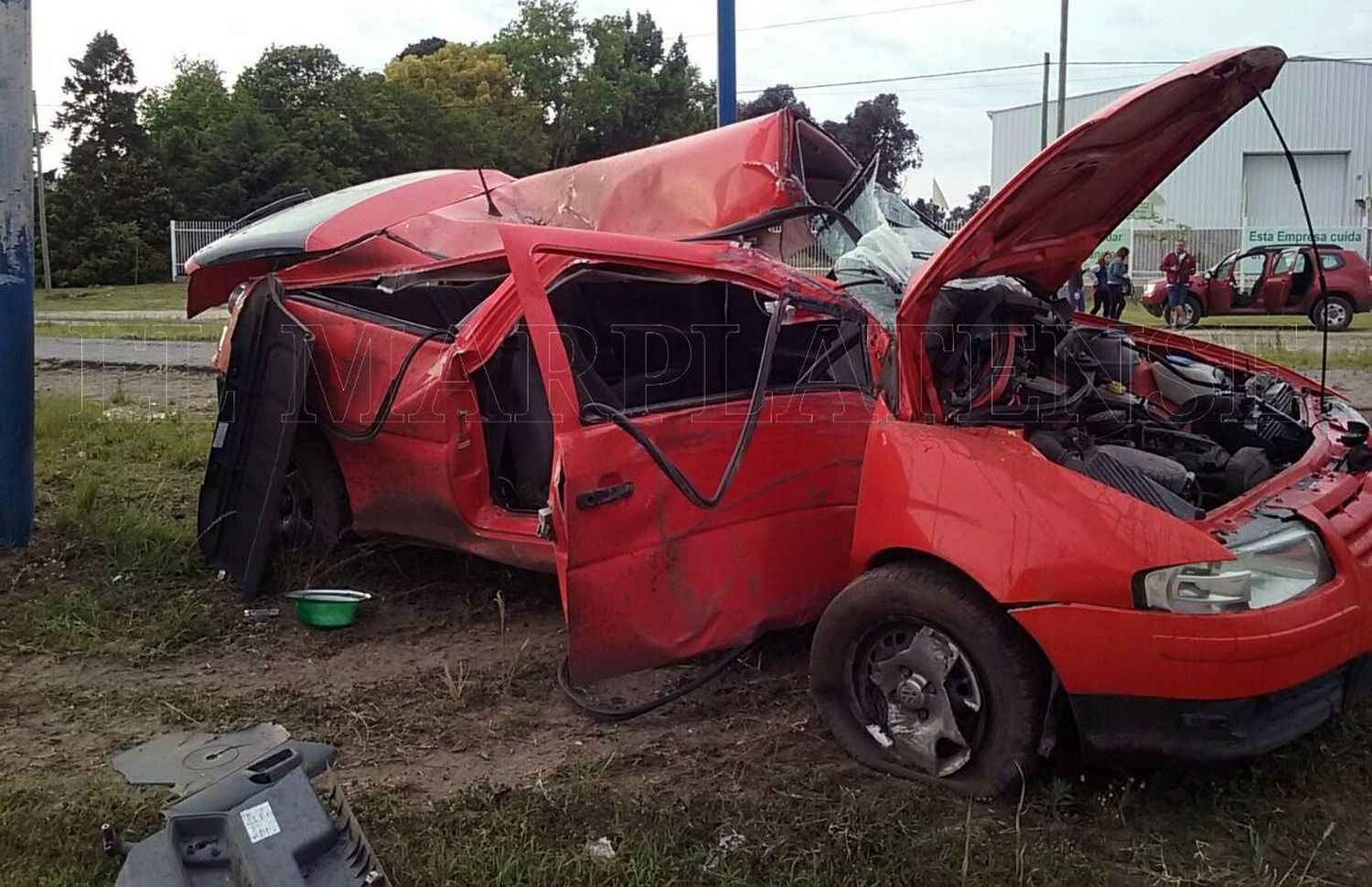 Choque en la ruta 88: quedó sobre el cantero