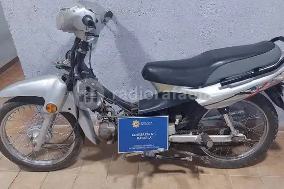 Dejó la moto estacionada por un momento, cuando volvió ya no estaba más