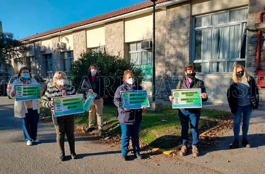 Personal del INE e INAREPS reclaman reapertura de paritaria: trabajan "12 horas por día"